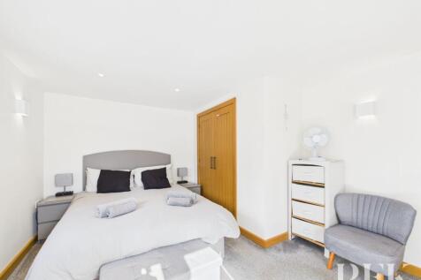 Low Fold Cottage - Bedroom 1