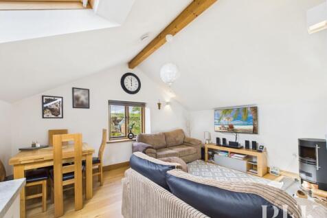 Low Fold Cottage - Dining / Living Area