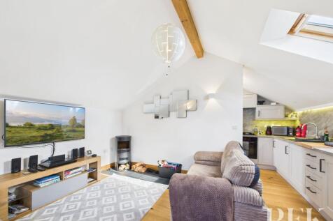Low Fold Cottage - Dining / Living Area