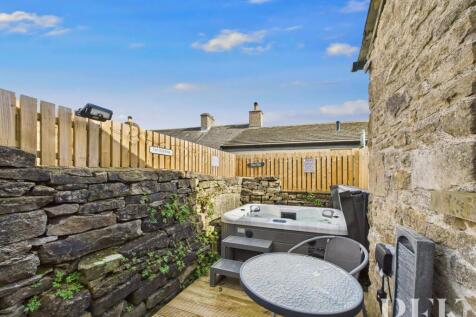 Low Fold Cottage - Outside Area
