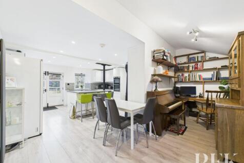 Snug/Office to Kitchen