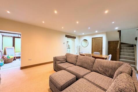 Living Room / Dining