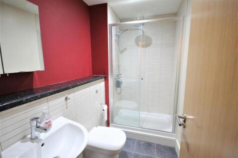 Ensuite to master bedroom