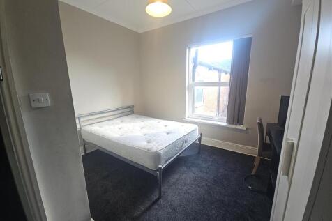 28 Vermont Street Room 4.jpg
