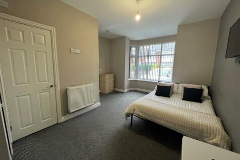 Photo 6 121 Cranbrook.jpg
