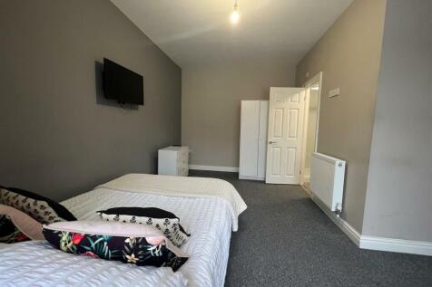 Photo 3 121 Cranbrook.jpg