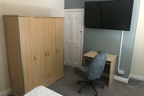 bedroom 4.jpg