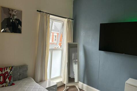 Bedroom 4.jpg