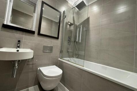 bathroom 3.jpg