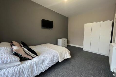 Photo 5 121 Cranbrook.jpg