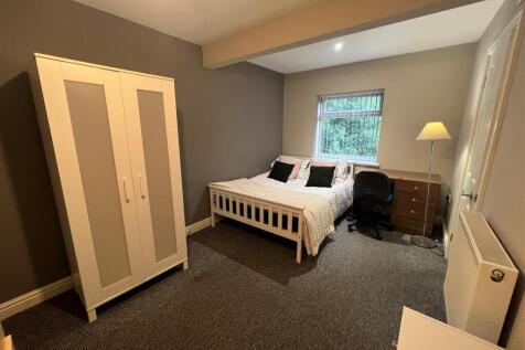 Photo 4 121 Cranbrook.jpg