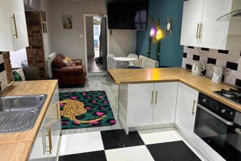 Kitchen and Lounge 2.jpg