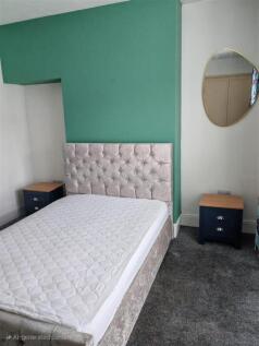 Bedroom 41 Lambton.jpg