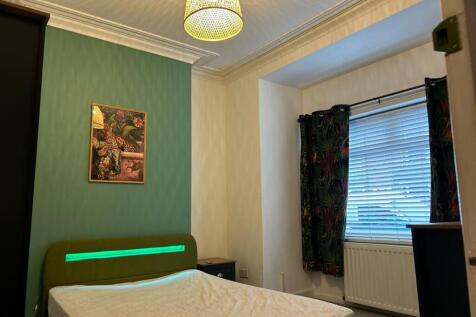 Room 1 58 Edgecumbe.jpg