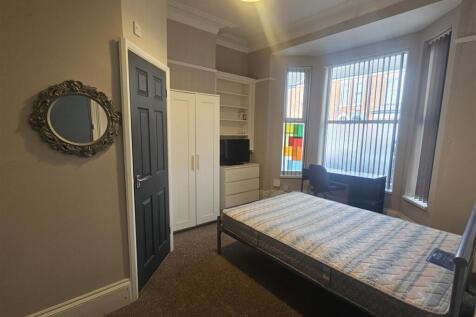 28 Vermont Street Room 1.jpg