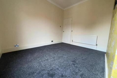 7 Bedroom Front 1.jpg