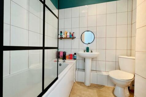 Bathroom 2.jpeg