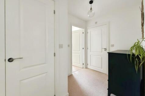 aaf83d4c-Hallway.jpg