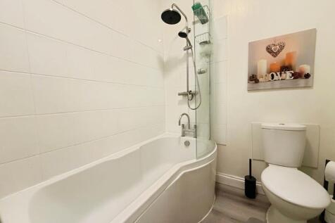 1026b2e6-Bathroom.jpg