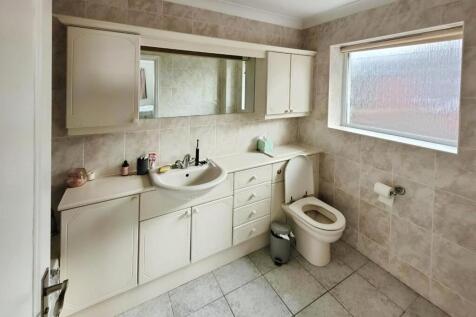 f22f9a95-Bathroom.jpg