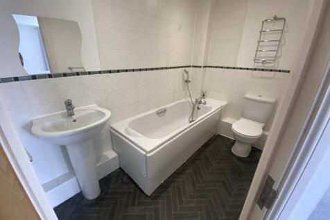 Ensuite Bathroom.jpg