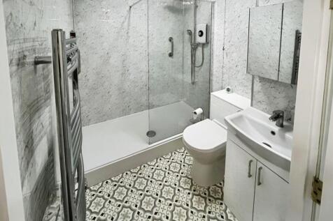 e2055cfa-Shower 20Room.jpg