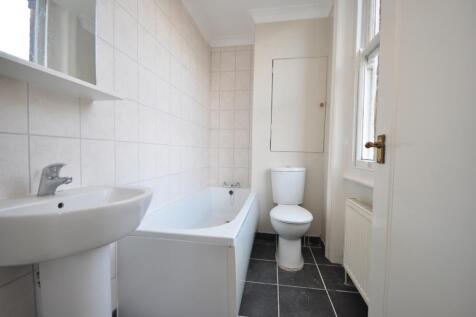 Bathroom en suite.jpeg