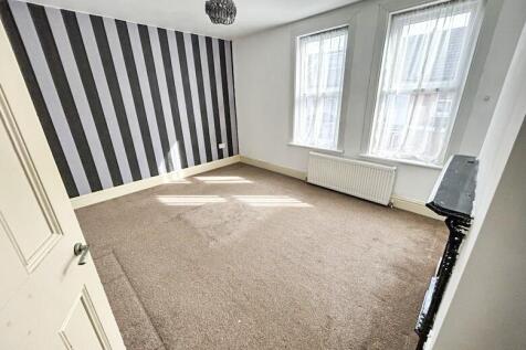 pbox-bedroom-322066.jpg