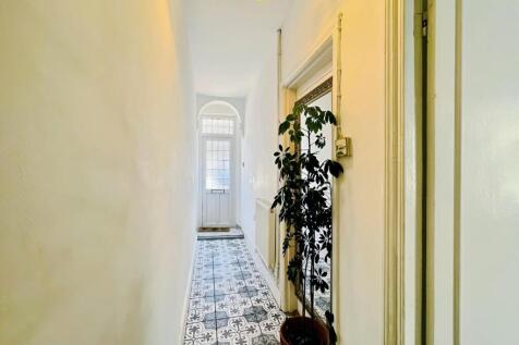 fb079d5c-Fernbank 20Hallway.jpg