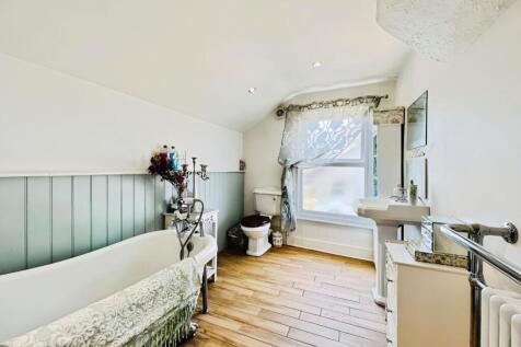 c23e1bb4-Bathroom.jpg