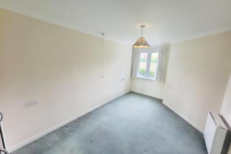 Garden House Court - Bed2.jpg