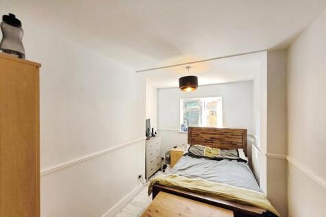 pbox-bedroom-335577.jpg