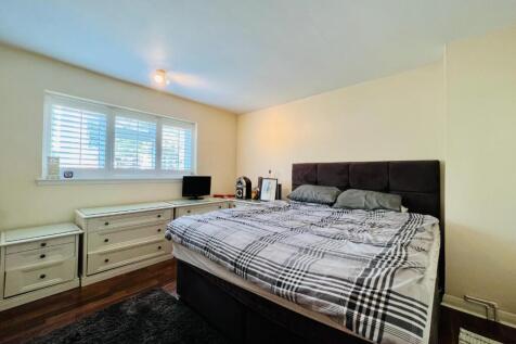 Bedroom 1.jpeg