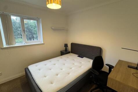 Bedroom 1 - En suite