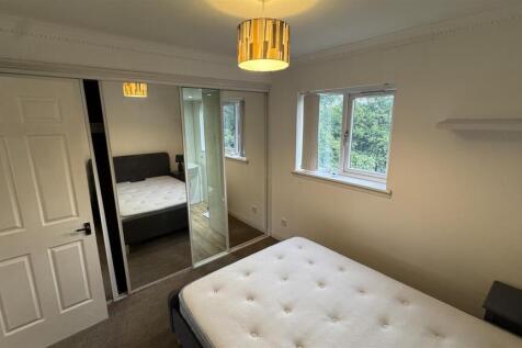 Bedroom 1 - En suite