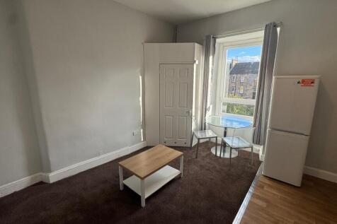 Livingroom &amp; Kitchen