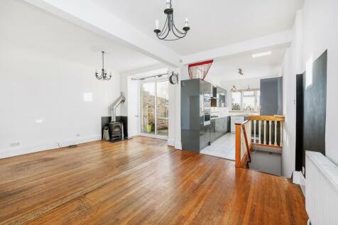 Open-Plan Living/Dining/Kitchen Spaces