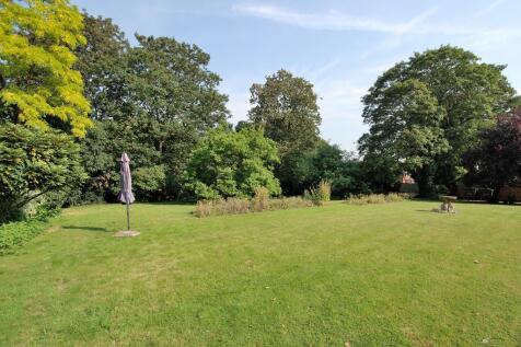Extensive Communal Gardens