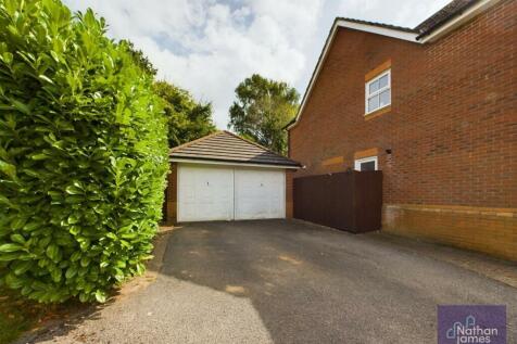 Double Garage &amp; Driveway