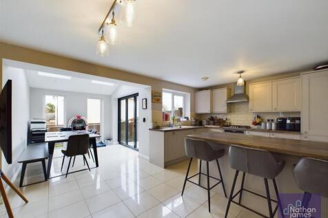 Kitchen/ Dining