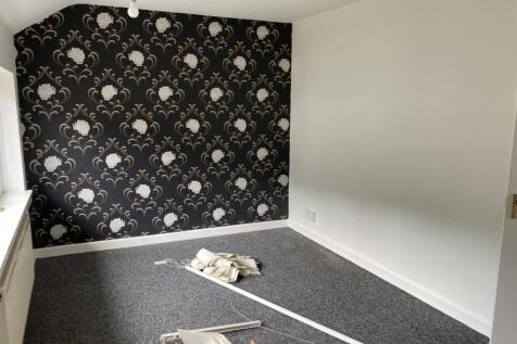 Bedroom 1a.jpg