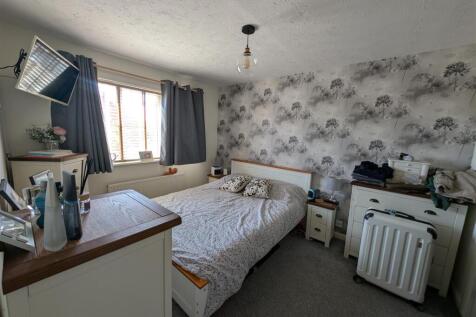 Bedroom 1.jpg