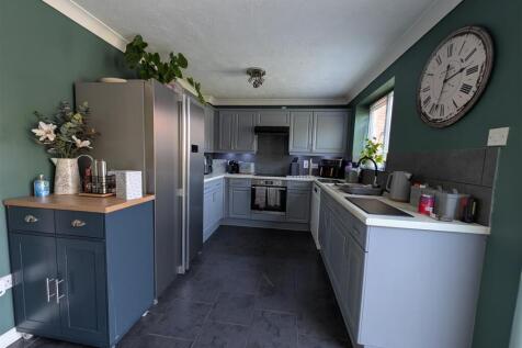 Kitchen 1.jpg