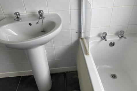 Bathroom 2.jpg