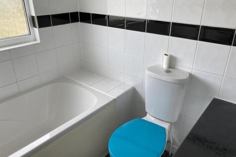 Bathroom 1.jpg
