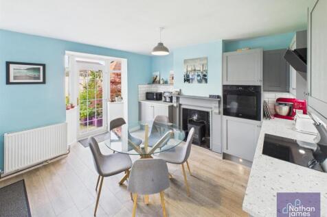 Kitchen/ Dining