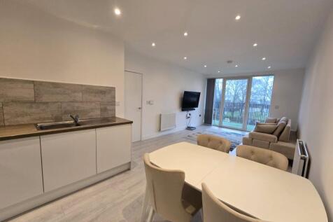 Lounge / Dining Area