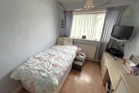 Bedroom Two (2)