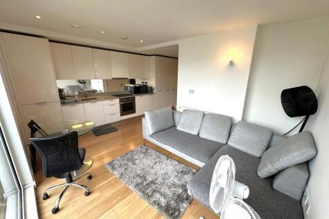 Lounge/ Kitchen