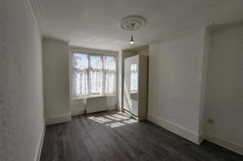 Lounge / 4th Bedroom